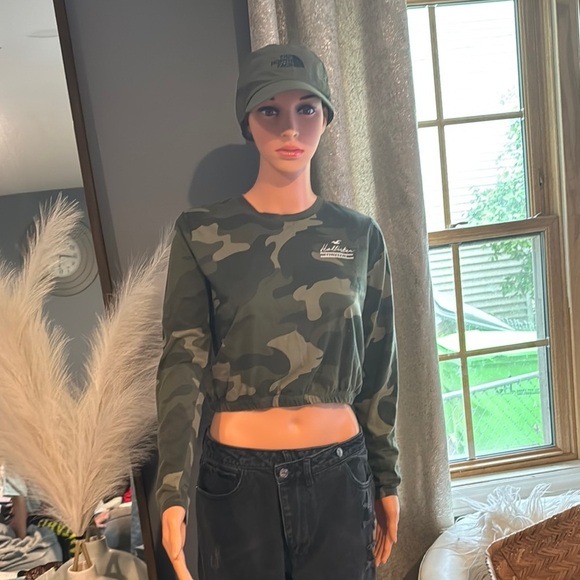 Hollister Green Cropped Hoodie Sweatshirt - Picture 1 of 2